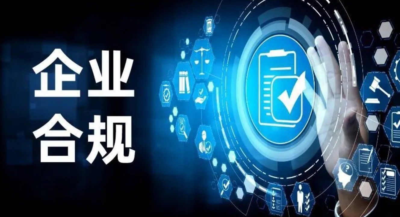 一个人坐在电脑前，屏幕上显示着交割单的详细数据